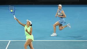 百家乐“三道路”实战演练：解析大眼仔、小路、蟑螂路在同一局势下的冲突与统一。（百家乐三路实战解析：同局中大眼仔、小路与蟑螂路的对立与协同）