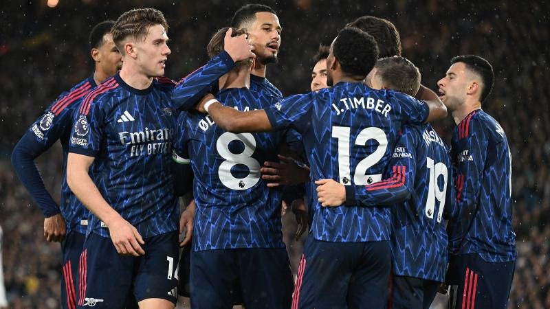 赌场防骗：揭秘“磁力骰子”与手势感应器在街头赌摊中的应用。（街头赌摊防骗指南：揭开磁力骰子与手势感应器的作弊内幕）